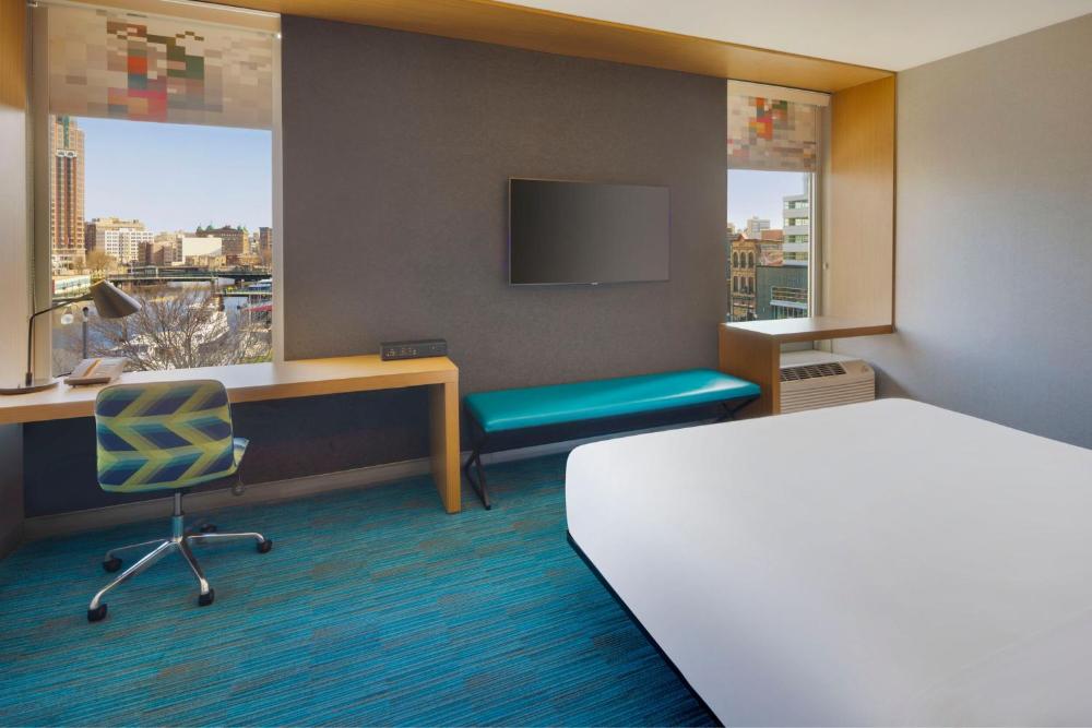 Deluxe King Room interior